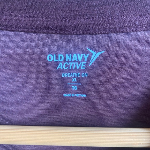 Old Navy Active long sleeve twist top - Picture 2 of 3